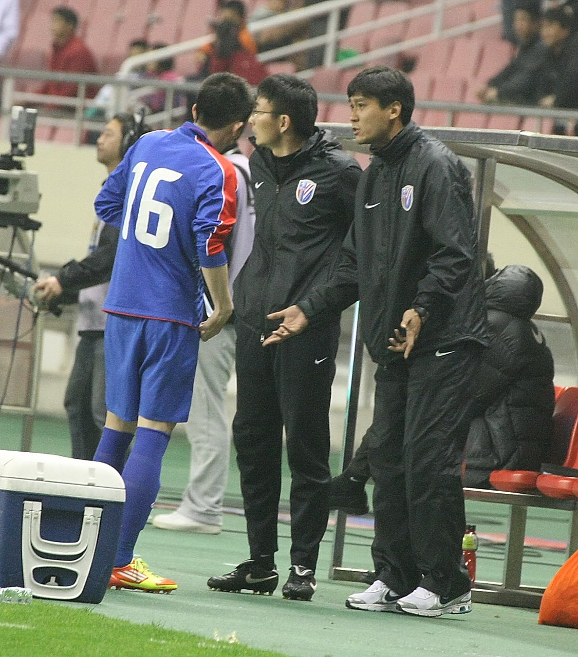 包含加拿大队带队取胜!,哈登重要时刻险胜引发球迷热议的词条 包含加拿大队带队取胜!,哈登重要时刻险胜引发球迷热议的词条