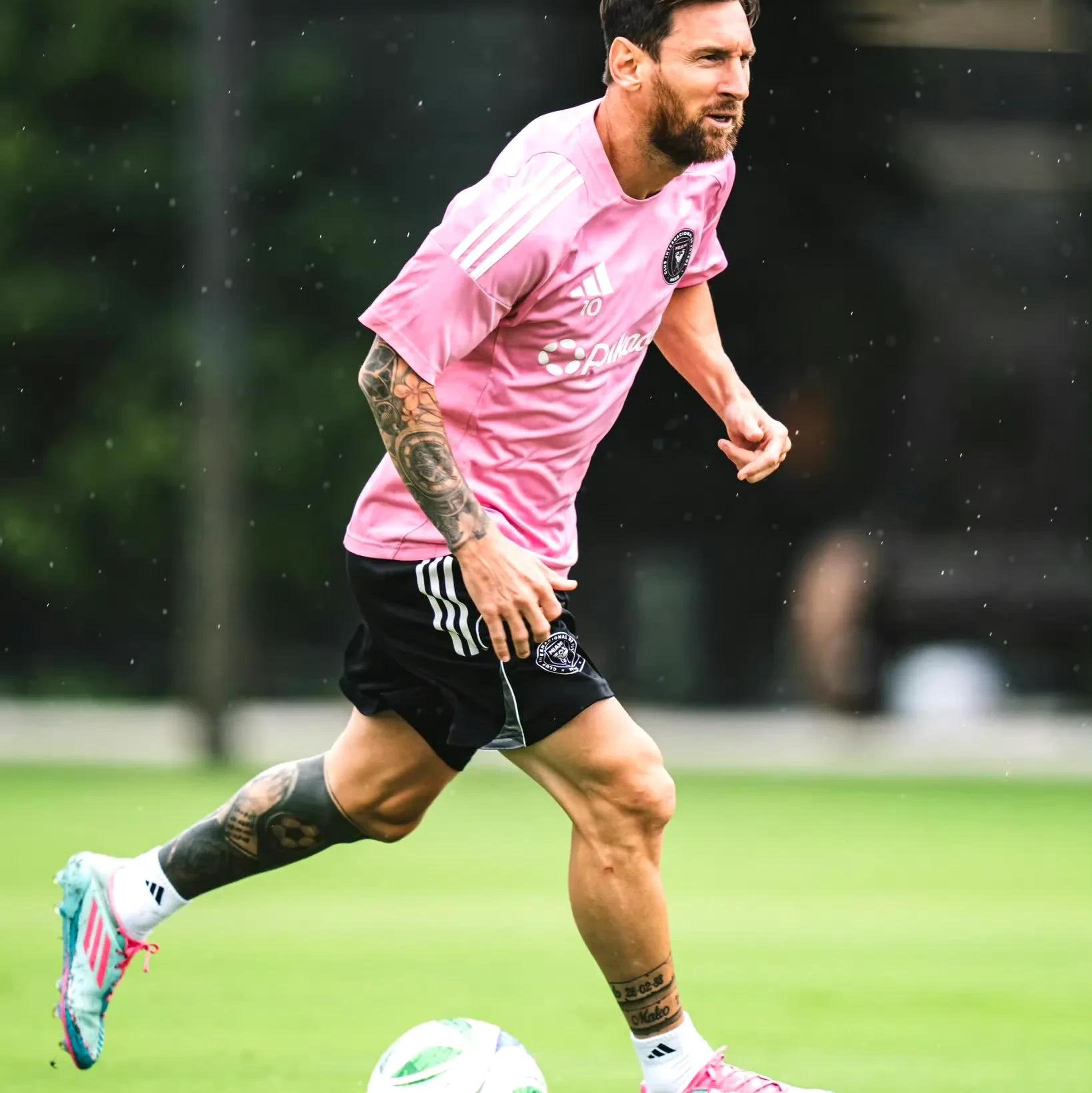 关于梅西回归赛场，赛事规则更新首场状态亮眼，SKT观众沸腾！的信息