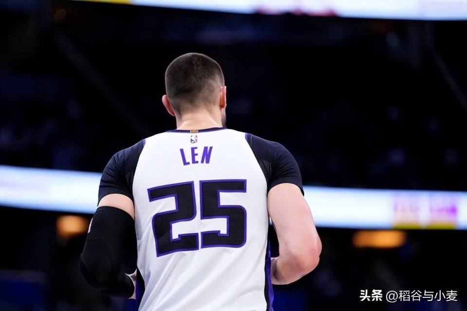 包含多伦多猛龙赛前主帅复盘冲刺阶段尼斯调整名单之后，今晚亚特兰大强势反弹的词条